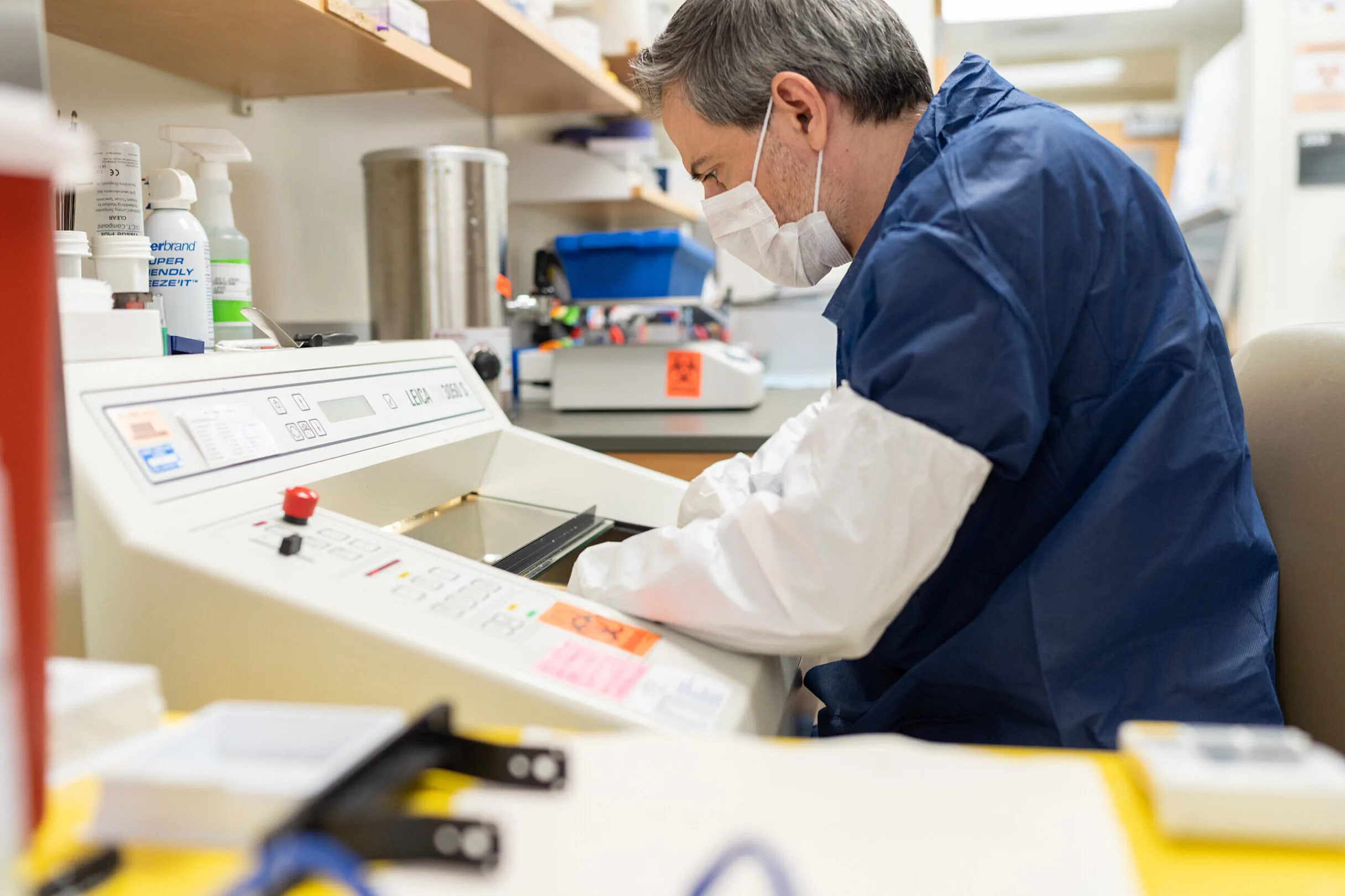 UF biological scientist Helmut Hiller works in the lab for the highly successful Network for Pancreatic Organ donors with Diabetes, or nPOD. A new UF-based biobank of heart and kidney tissue to study diabetes will follow the nPOD model. (Photo by Jesse S. Jones.)